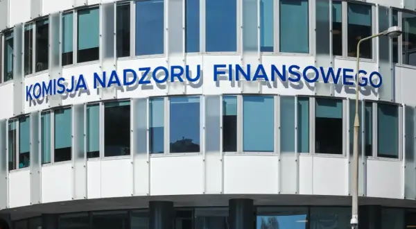 Ile zarabia doradca inwestycyjny? Pensje, licencja KNF i realia branży