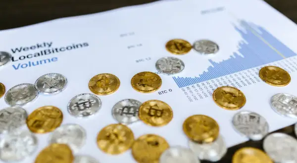 Kryptowaluty w Polsce: Legalność, podatki i koniec anonimowości